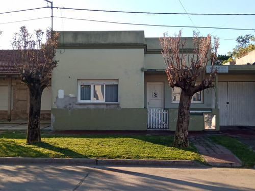 Casa En Venta - 2 Dormitorios 1 Baño - Cochera - 600mts2 - Chillar, Azul