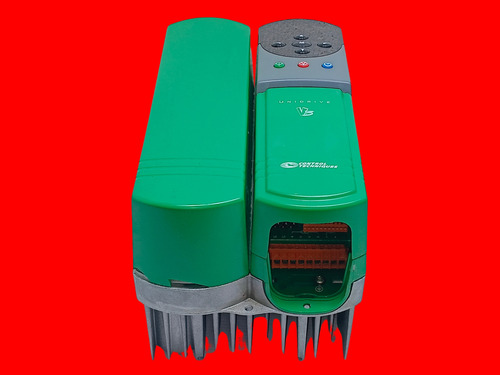 Uni2403 Drive Unidrive 15 Hp 24.3 Amp 11 Kw 380-480 Vac 3 Ph (Usado)