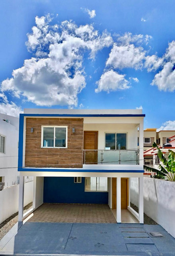 En Venta Cómoda Y Hermosa Casa En Av Ecología, San Isidro 