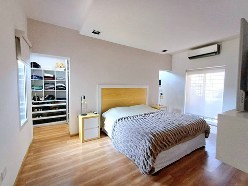 Venta Casa 4 Ambientes Villa Luzuriaga- Permuta !!