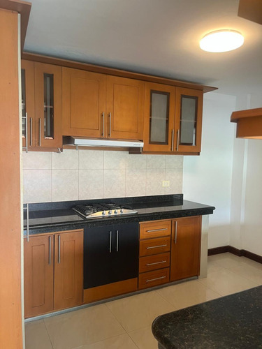 Rento Hermoso Departamento De Lujo. Urbanizacion Exclusiva Valle De Los Chillos