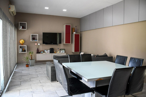 Casa En Venta Con Pileta En Barrio Privado La Carolina Golf Y Country Club
