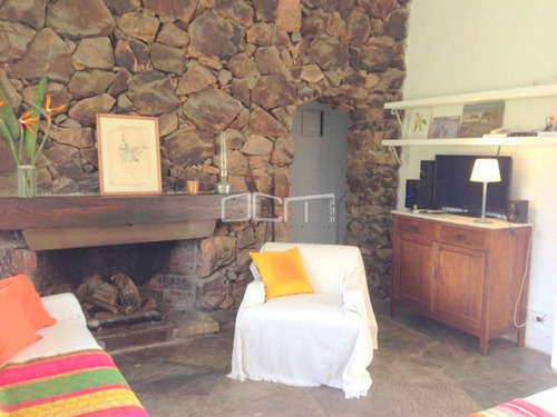 Alquiler Anual Casa En Pinares- Ref: 604