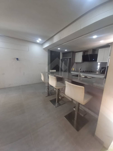 Imagen 10 de 19 de Venta De Casa A Remodelar En Urb. La Trigaleña - Valencia (glc-777)