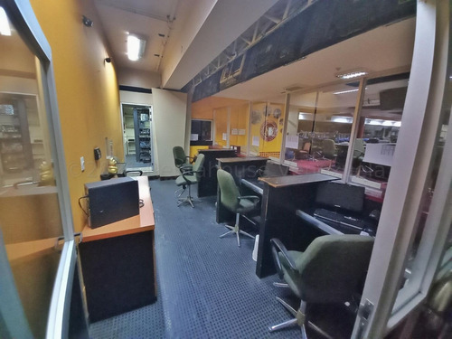 Imagen 3 de 11 de Alquiler Sports Books Local Costa Verde Maracaibo