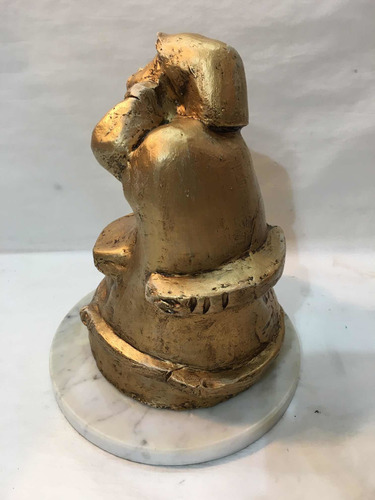 Escultura De Cerámica Con Base De Marmol (Usado)