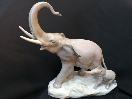 Figura De Elefantes En Porcelana Lladró