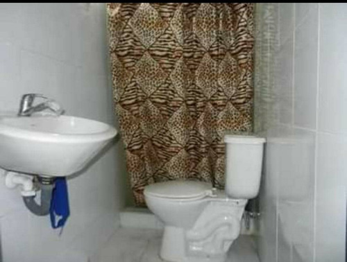 Imagen 4 de 8 de Venta De Local (galpon) Urb Lebrun