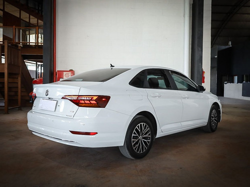 Imagen 8 de 15 de Volkswagen Vento 2019 1.4 Comfortline 150cv At