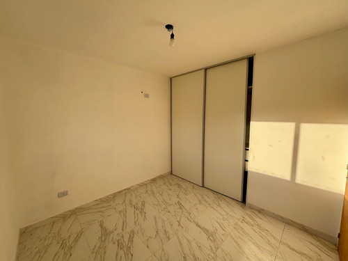 Venta Casa 2 Dormitorios Otros Barrios Con Cochera