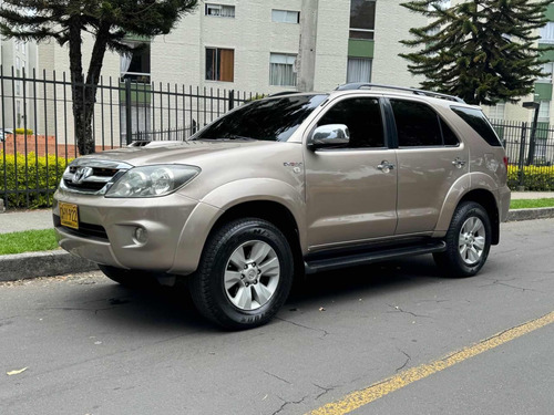 Toyota Fortuner 3.0 Sr5