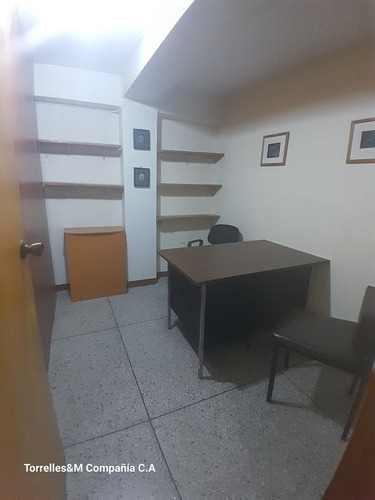 Oficina En Pleno Centro De Maracay En Alquiler 