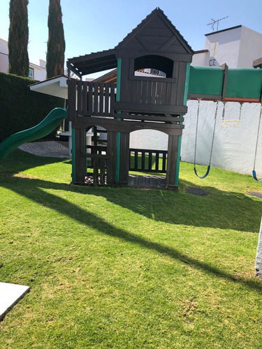 En Venta Casa En Centro Sur, Claustros, Gran Ubicación, Alberca, 3 Recamaras..