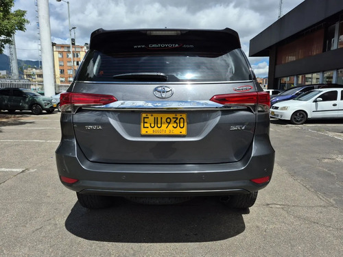 Toyota Fortuner 2.7L 4X2 At