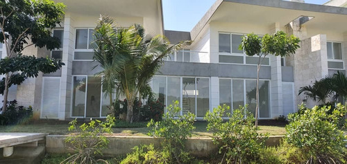 Imagen 14 de 21 de Bello Townhouse De 157m2 Con Muelle Privado.