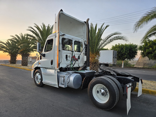 Excelente Tractocamion Mulita Freightliner Cascadia Evolució