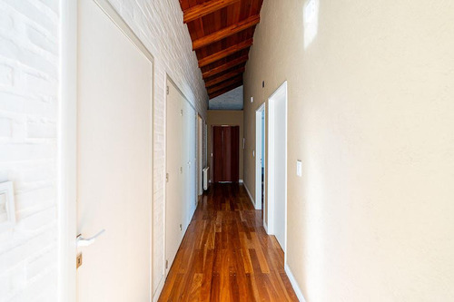 Casa En Venta 7 Ambientes 3 Dormitorios Con Jardín Quincho Parrillero Y Pileta 2 Cochera Fisherton