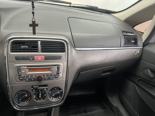 Fiat Punto 1.8 ESSENCE 16V FLEX 4P AUTOMATIZADO