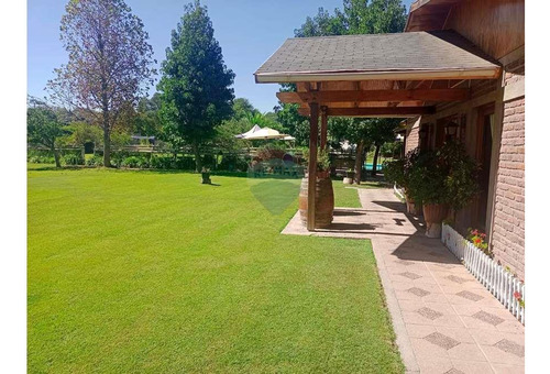Venta De Hermosa Parcela Con Gran Casa Con Cava!!