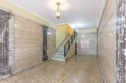 Ph En Piso Con Entrada Independiente De 3 Ambientes, Con Patio, Balcón, Cochera Y Terraza En Venta En Boedo, Caba.
