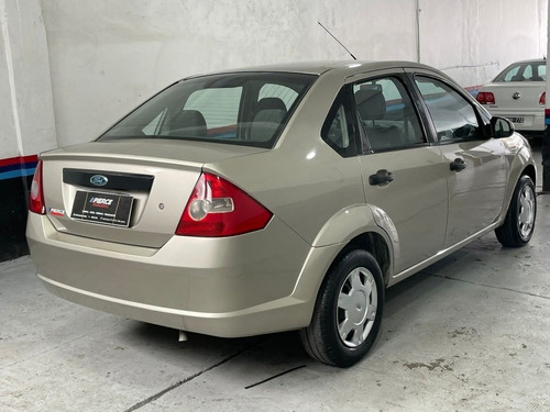 Imagen 7 de 19 de Ford Fiesta 1.6 Max Ambiente 2005