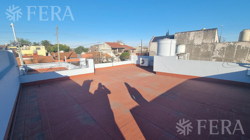 Venta De Casa De 4 Ambientes Con Cochera Y Fondo Libre En Wilde