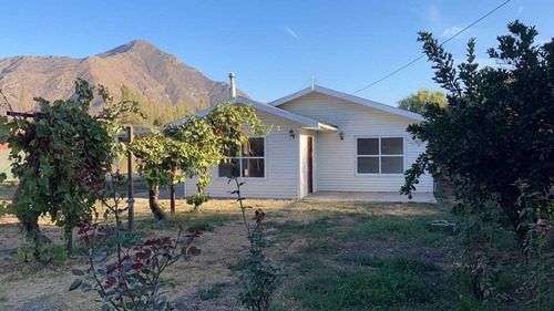 Amplia Casa En Gran Terreno De 1390 Mt2, 4 Dorm, 2 Baños