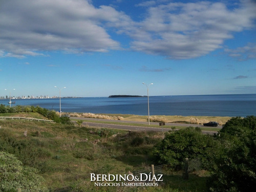 Esplendida Casa Frente Al Mar- Ref: 359
