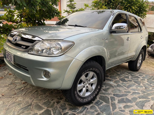 Toyota Fortuner .