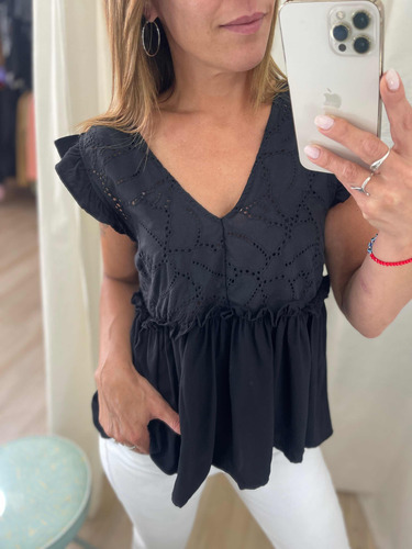Blusa Con Broderie Escote V Músculosa Volado The Big Shop