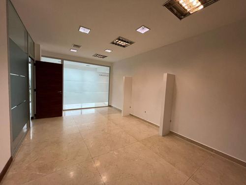 Imagen 17 de 22 de Oficina En Alquiler Y Venta En Office Iv, Con Cocheras, Y Despachos. Muy Amplia Y Luminosa.
