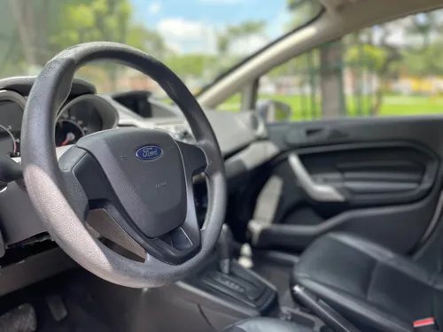Ford Fiesta 1.6 Sportback Automática
