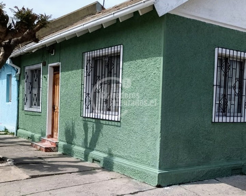De 2 Pisos, 4 Dormitorios En Población Ccu Limache