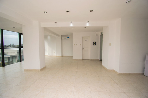 Imagen 3 de 8 de Oficina En Venta. Puerto Amarras. Torre Ii.-