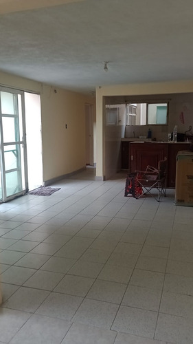 Casa En Venta Con 1 Departamento Independiente 180m2, Col. Jacarandas, Iztapalapa.