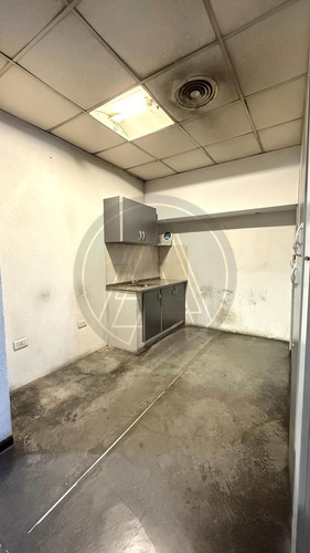 Galpón Con Oficinas 1900m2 En Alquiler - Barracas