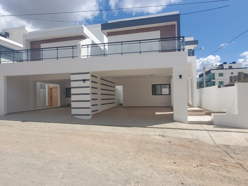 Vendo Amplia Casa Duplex En San Isidro 