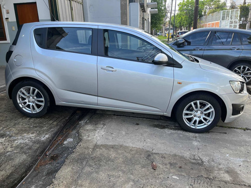 Imagen 8 de 16 de Chevrolet Sonic 1.6 Lt 2014