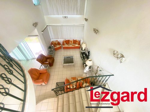 Amplio Refugio Familiar: Casa Con 5 Recámaras A La Venta En Lomas De Cocoyoc