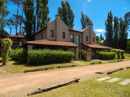 Parque Pinares , Casa 55