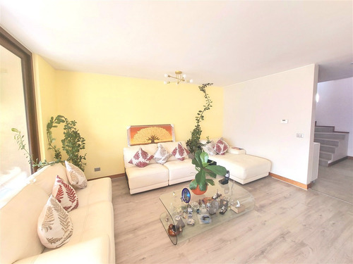 Casa En Venta De 4 Dorm. En Lo Barnechea