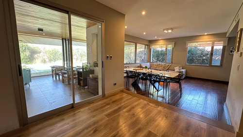 Venta/ Permuta Casa 4 Dormis Y Comodín En Funes Hills San Marino