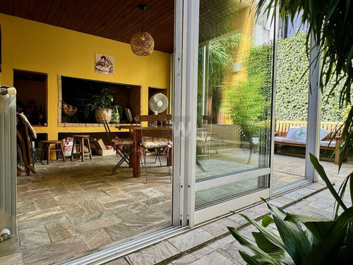 Venta De Casa 4 Dormitorios Servicio Garage Patio Pocitos