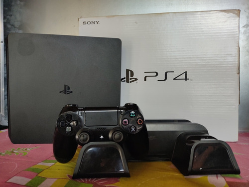 Playstation 4 + Base De Carga + Juegos+ Psplus