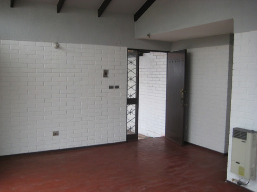 Casa En Primo De Rivera, Metro Santiago De Bueras