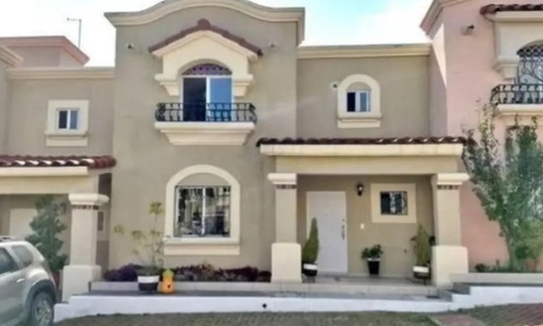 Casa Con Excelente Ubicación Y Seminueva Arf