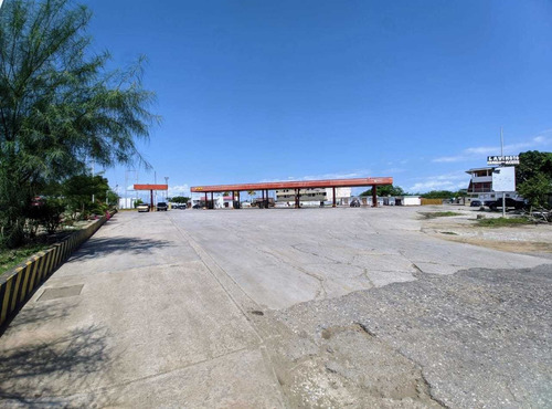 Imagen 8 de 26 de Leal Pérez Vende Bomba De Gasolina En Puerto Cabello
