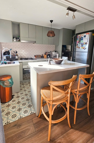Se Vende Casa 4d+4b+2est. Barrio Las Encinas, Maipu.