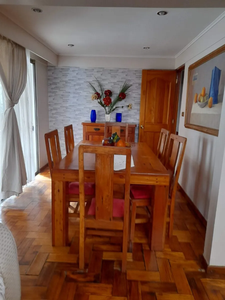 Imagen 2 de 9 de Espectacular Casa Remodelada Con Amplio Patio Y Jardín