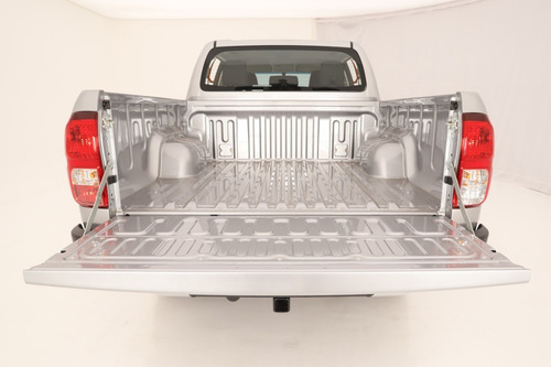 Imagen 12 de 15 de Hilux 4x2 Dc Sr 2.4 Tdi 6 Mt